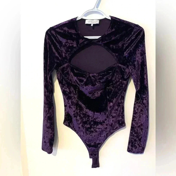 WAYF Velvet Bodysuit - Picture 2 of 5